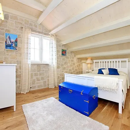 Nyaraló Antisin Zára