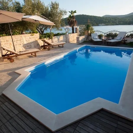 Nyaraló Antisin Zára